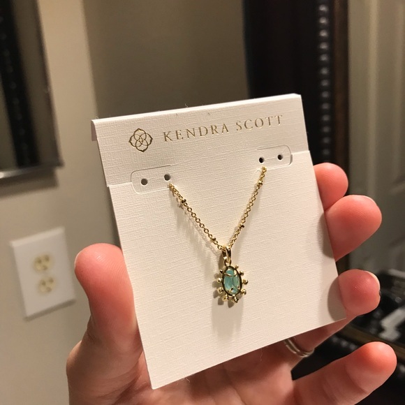 Kendra Scott Gold and Green Pendant Necklace - Picture 4 of 9